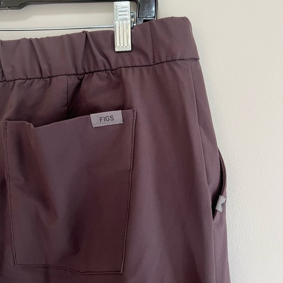 NWT FIGS PRO High Waisted Wide Leg Trouser, Dark Brown, size LP - Picture 8 of 11